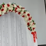 Свадебная арка в красном цвете