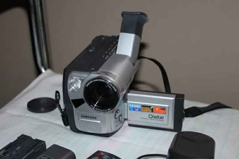 видеокамера Samsung VP-L906 
